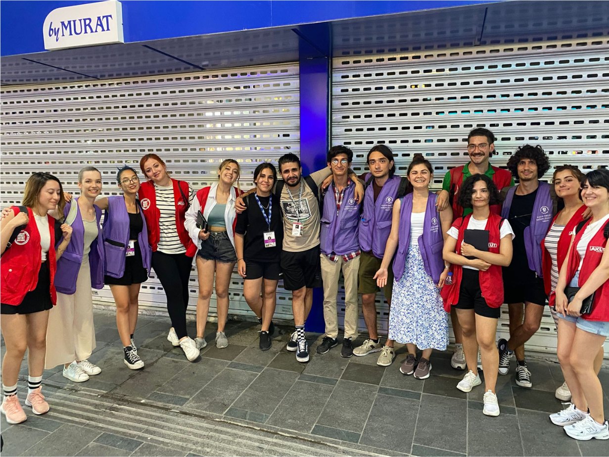 KEDV gönüllüleri grup fotoğrafı